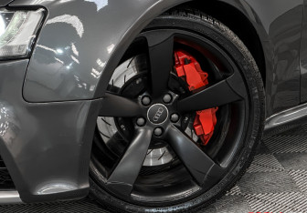 Подержанный автомобиль Audi RS 5 Coupe 2010 года (29 фото)