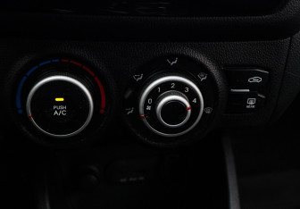 Подержанный автомобиль Kia Rio Sedan 2012 года (16 фото)
