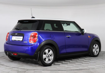 Подержанный автомобиль MINI Hatch 2018 года (5 фото)