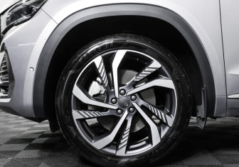 Подержанный автомобиль Geely Monjaro 2024 года (27 фото)