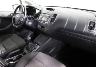 Подержанный автомобиль Kia Cerato Sedan 2019 года (6 фото)