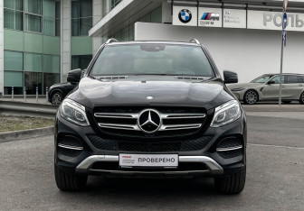 Подержанный автомобиль Mercedes-Benz GLE 2015 года (2 фото)