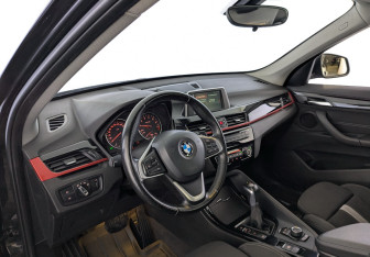 Подержанный автомобиль BMW X1 2017 года (16 фото)