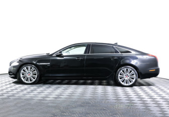 Подержанный автомобиль Jaguar XJ 2013 года (7 фото)