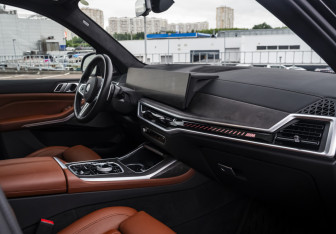 Подержанный автомобиль BMW X7 2022 года (16 фото)