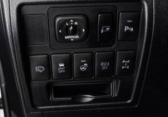 Подержанный автомобиль Toyota Land Cruiser Suv 2014 года (13 фото)