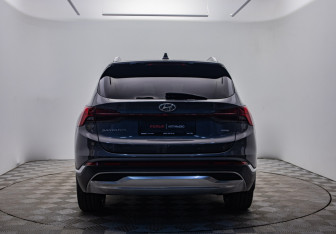 Подержанный автомобиль Hyundai Santa Fe 2023 года (6 фото)