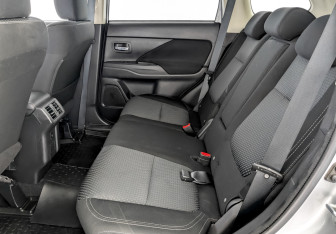 Подержанный автомобиль Mitsubishi Outlander 2019 года (12 фото)