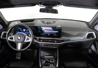 Подержанный автомобиль BMW X7 2022 года (9 фото)
