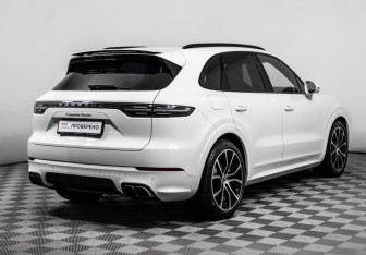 Подержанный автомобиль Porsche Cayenne 2018 года (5 фото)