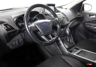 Подержанный автомобиль Ford Kuga 2018 года (7 фото)