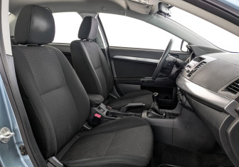 Подержанный автомобиль Mitsubishi Lancer Sedan 2011 года (24 фото)