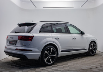 Подержанный автомобиль Audi Q7 2019 года (5 фото)
