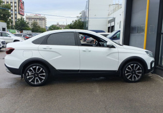 Подержанный автомобиль LADA (ВАЗ) Vesta Sedan 2019 года (4 фото)
