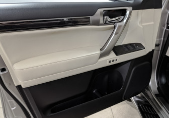 Подержанный автомобиль Lexus GX 2022 года (19 фото)