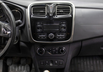 Подержанный автомобиль Renault Logan Sedan 2014 года (15 фото)