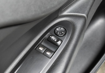 Подержанный автомобиль Citroen C4 Sedan 2014 года (20 фото)