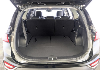 Подержанный автомобиль Hyundai Santa Fe 2018 года (10 фото)