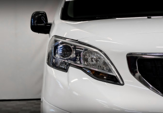 Подержанный автомобиль Peugeot Traveller 2021 года (17 фото)