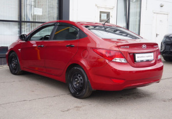 Подержанный автомобиль Hyundai Solaris Sedan 2011 года (7 фото)