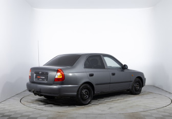 Подержанный автомобиль Hyundai Accent Sedan 2008 года (5 фото)
