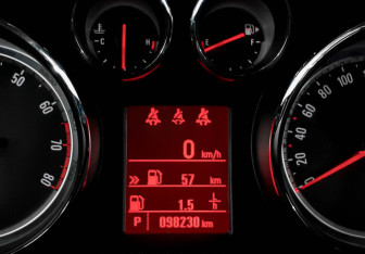 Подержанный автомобиль Opel Mokka 2013 года (12 фото)