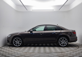 Подержанный автомобиль Audi A4 Sedan 2019 года (8 фото)