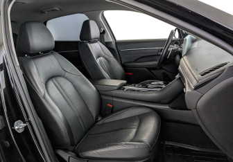 Подержанный автомобиль Hyundai Sonata 2022 года (23 фото)