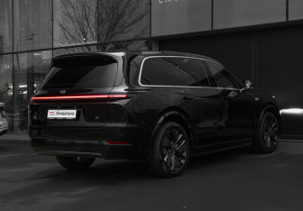 Подержанный автомобиль LiXiang L9 2024 года (4 фото)