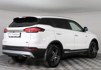 Подержанный автомобиль Geely Atlas Pro 2021 года (5 фото)