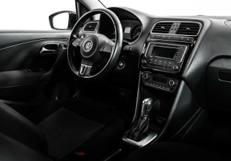 Подержанный автомобиль Volkswagen Polo Sedan 2014 года (6 фото)