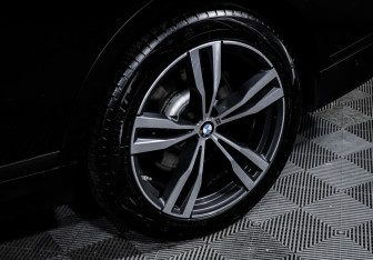 Подержанный автомобиль BMW X7 2020 года (15 фото)