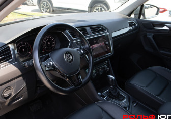 Подержанный автомобиль Volkswagen Tiguan 2018 года (11 фото)