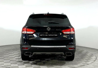 Подержанный автомобиль DongFeng AX7 2017 года (4 фото)