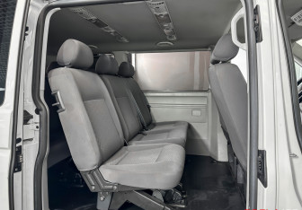 Подержанный автомобиль Volkswagen Caravelle 2010 года (6 фото)