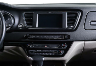 Подержанный автомобиль Kia Carnival 2019 года (15 фото)
