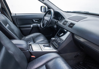 Подержанный автомобиль Volvo XC90 2006 года (9 фото)