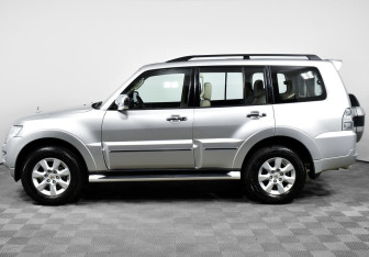 Подержанный автомобиль Mitsubishi Pajero 2015 года (3 фото)