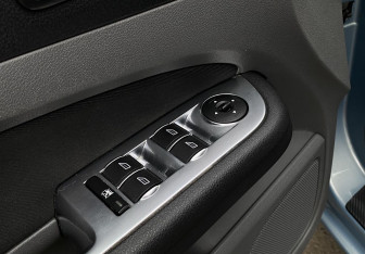 Подержанный автомобиль Ford Focus Hatchback 2010 года (15 фото)