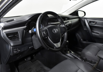 Подержанный автомобиль Toyota Corolla Sedan 2014 года (11 фото)
