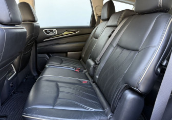 Подержанный автомобиль Infiniti QX60 2017 года (11 фото)
