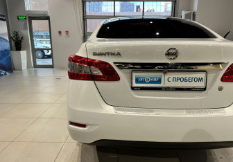 Подержанный автомобиль Nissan Sentra Sedan 2015 года (9 фото)