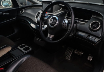 Подержанный автомобиль Honda Odyssey Compactvan 2004 года (11 фото)