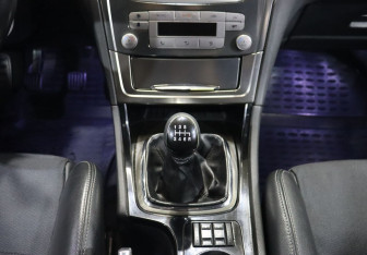 Подержанный автомобиль Ford Mondeo Sedan 2007 года (15 фото)