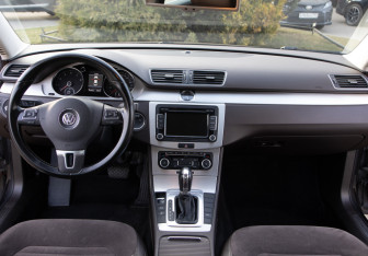 Подержанный автомобиль Volkswagen Passat Sedan 2011 года (11 фото)