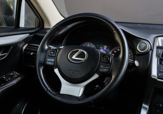 Подержанный автомобиль Lexus NX 2016 года (11 фото)