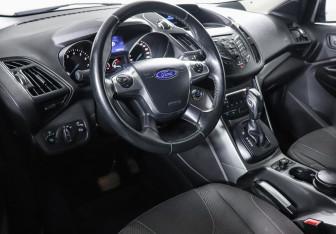Подержанный автомобиль Ford Kuga 2013 года (7 фото)
