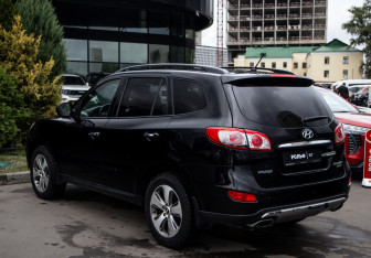 Подержанный автомобиль Hyundai Santa Fe 2012 года (5 фото)