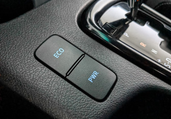 Подержанный автомобиль Toyota Hilux 2021 года (26 фото)