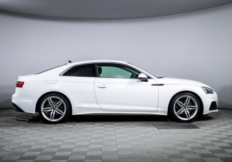 Подержанный автомобиль Audi A5 Coupe 2021 года (4 фото)